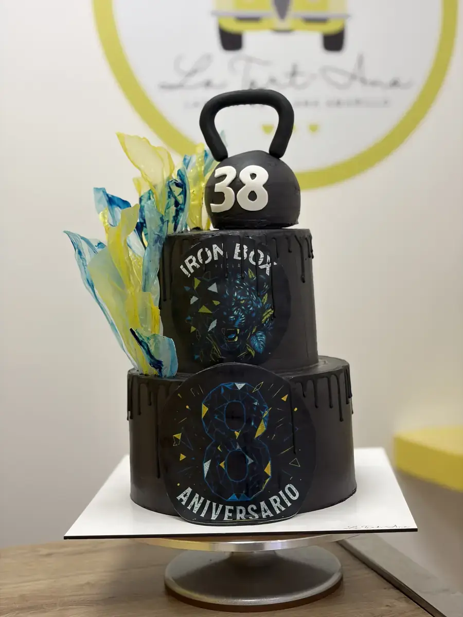 Tarta personalizada crossfit dos pisos Pinoso