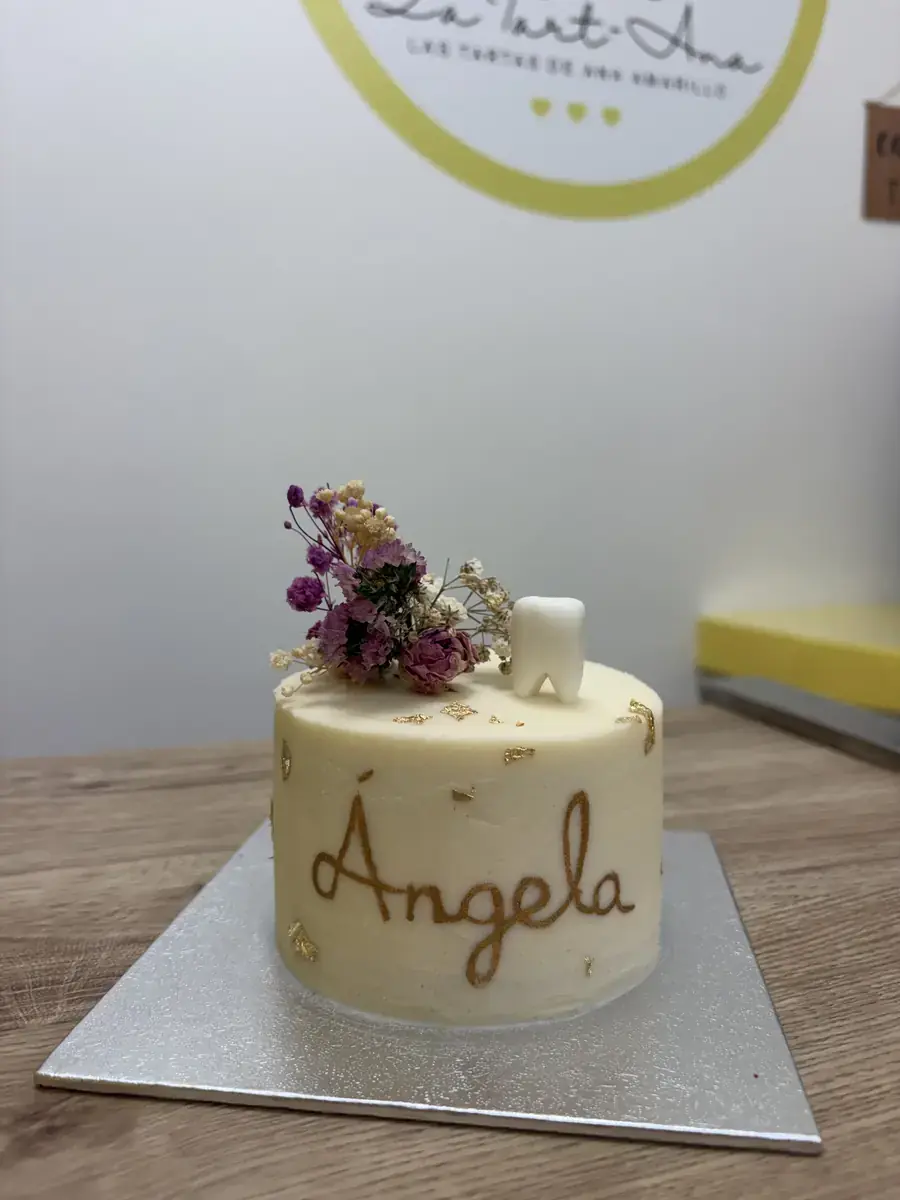 Tarta personalizada dentista flores artesanal Pinoso